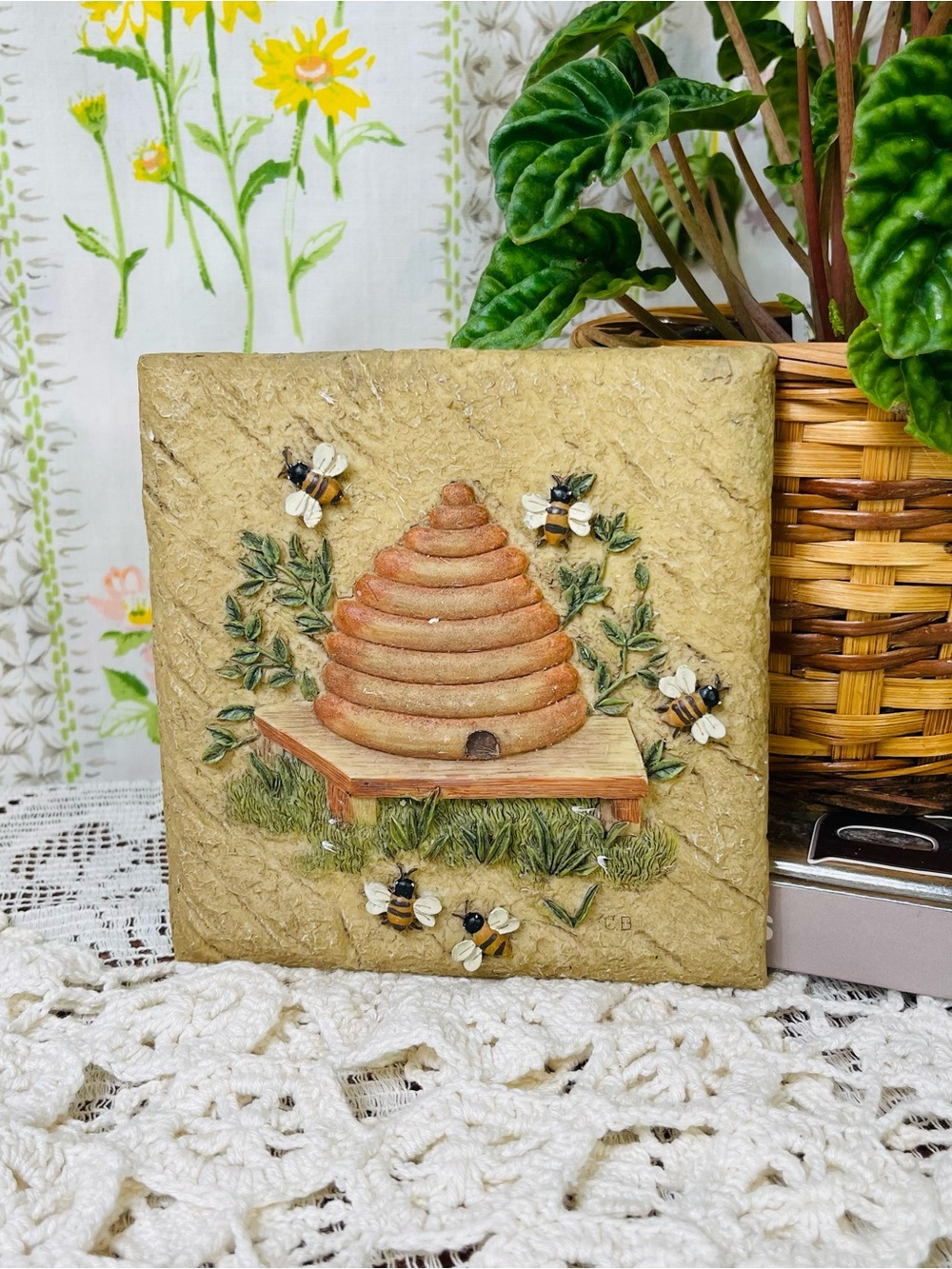 Vintage Y2K Cheri Blum 3D Beehive Wall Plaque Hanging Tile Textured Art Bees